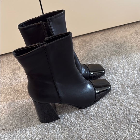 Elegant Black Ankle Boots - Picture 2 of 4
